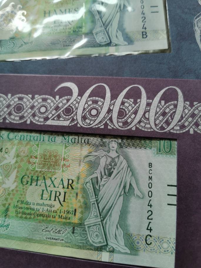马耳他2000年全套3枚(2,5,10里拉)千禧纪念钞 原册同号 实物图 UNC 