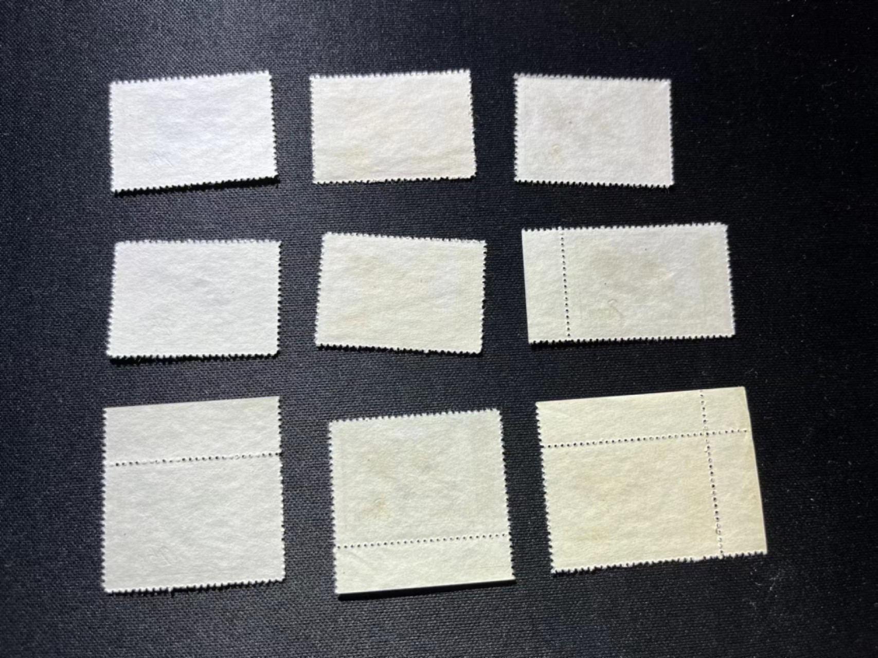 洪涛臻品 麦稀奇首期拍卖 纪24和平新全 3套裸票，部分带边纸，全品，个别小纸点，评级包原票 