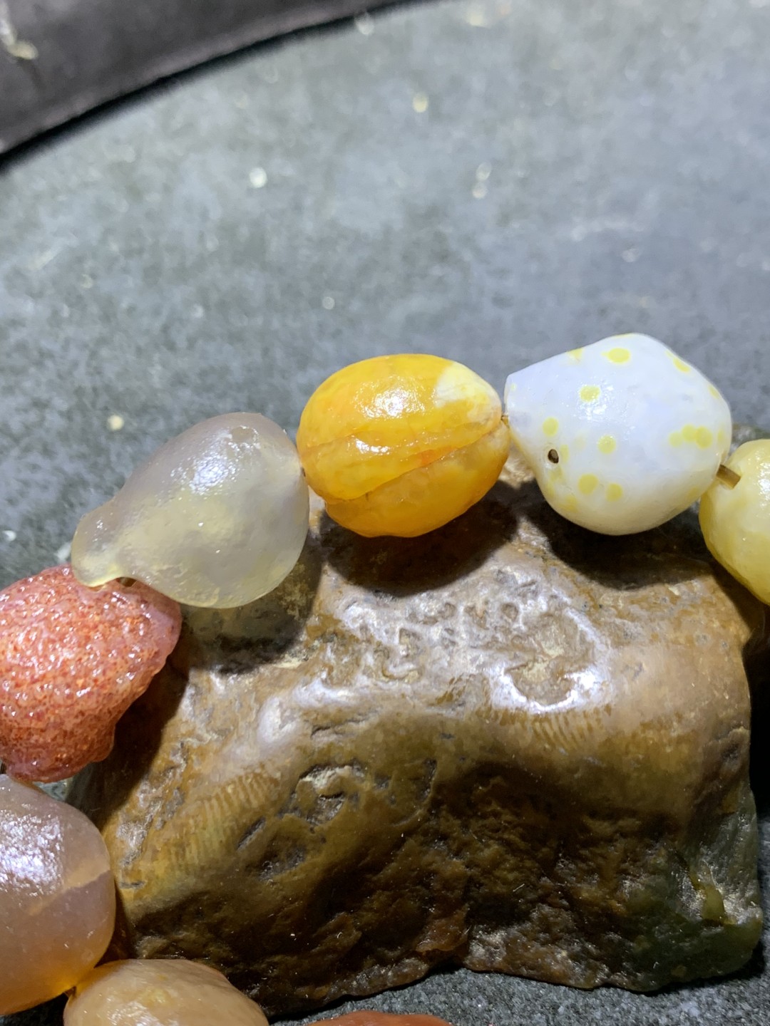 天然戈壁糖心玛瑙原石手串一条！