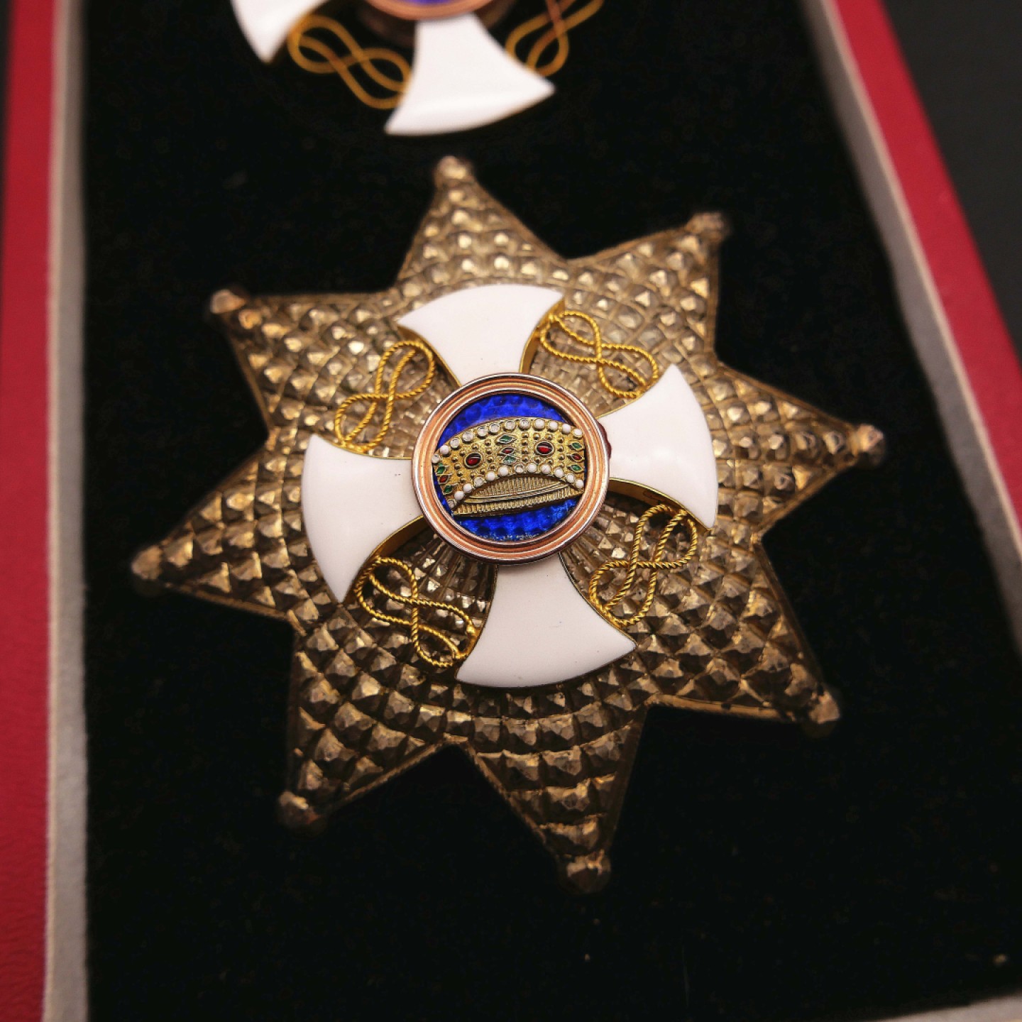 勋章奖章交易所8月20日群拍 金质银质意大利大军官级王冠勋章