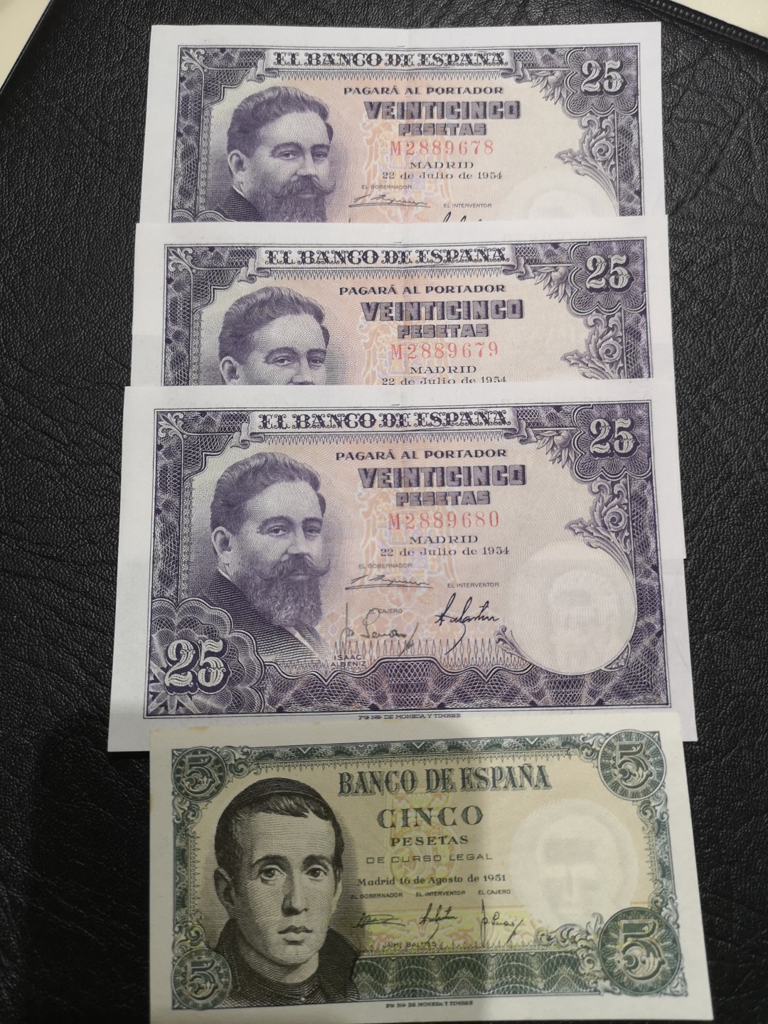 《外钞收藏家》第一百九十六期 1954年西班牙25比塞塔 三张 AU品相+一张小面额有黄斑一起