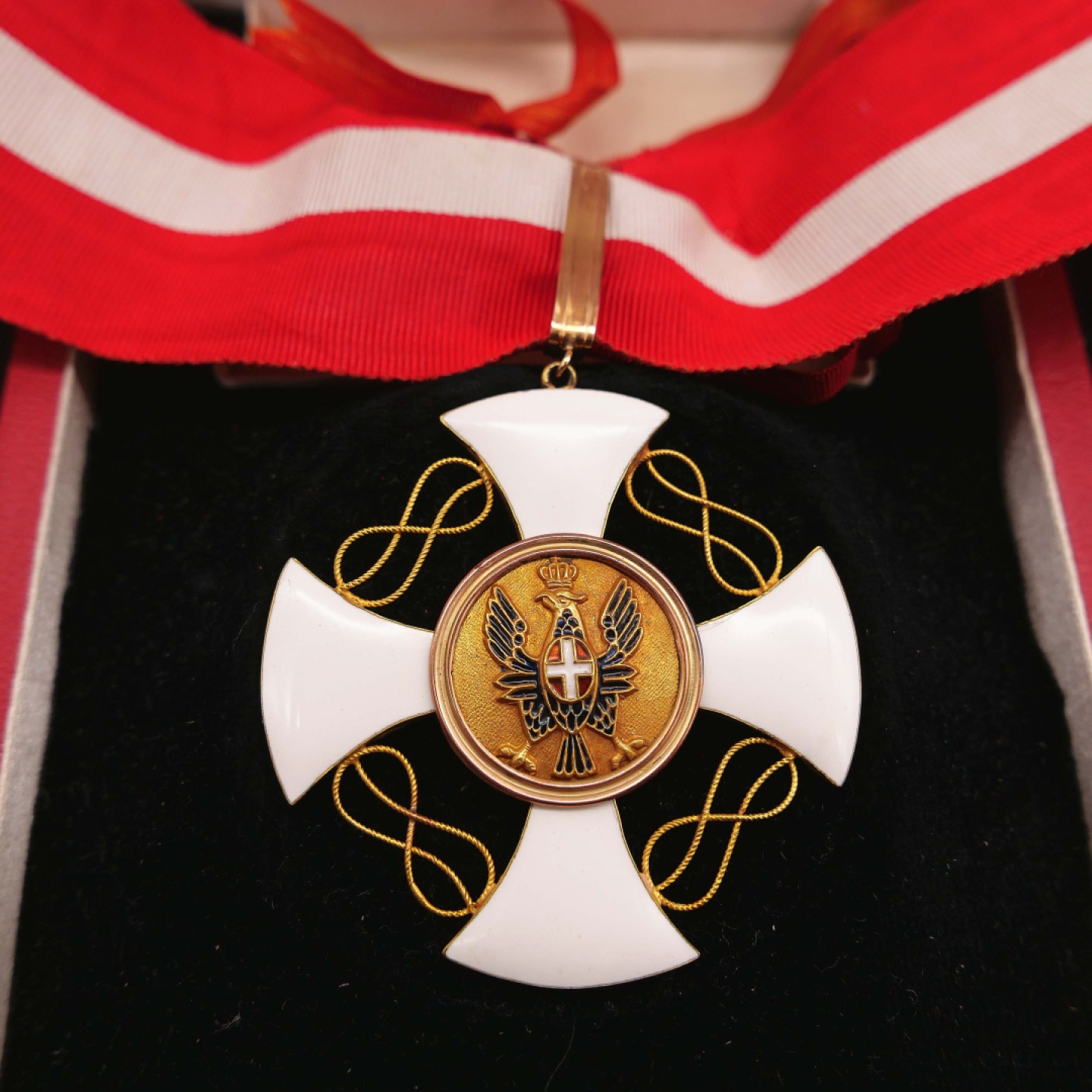 勋章奖章交易所8月20日群拍 金质银质意大利大军官级王冠勋章