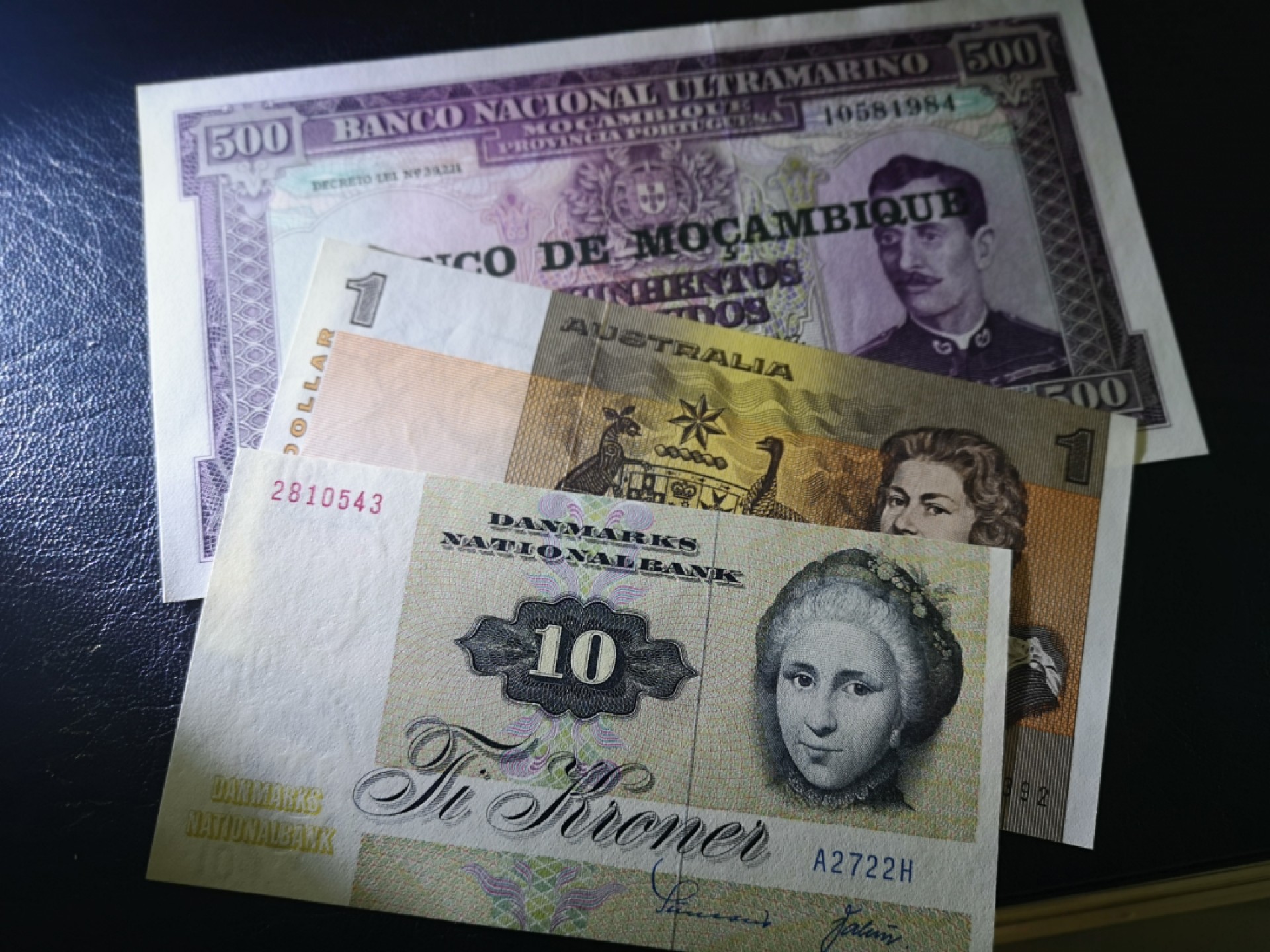 《外钞收藏家》第一百九十六期 丹麦、加拿大、莫桑比克 三张一起 全新UNC