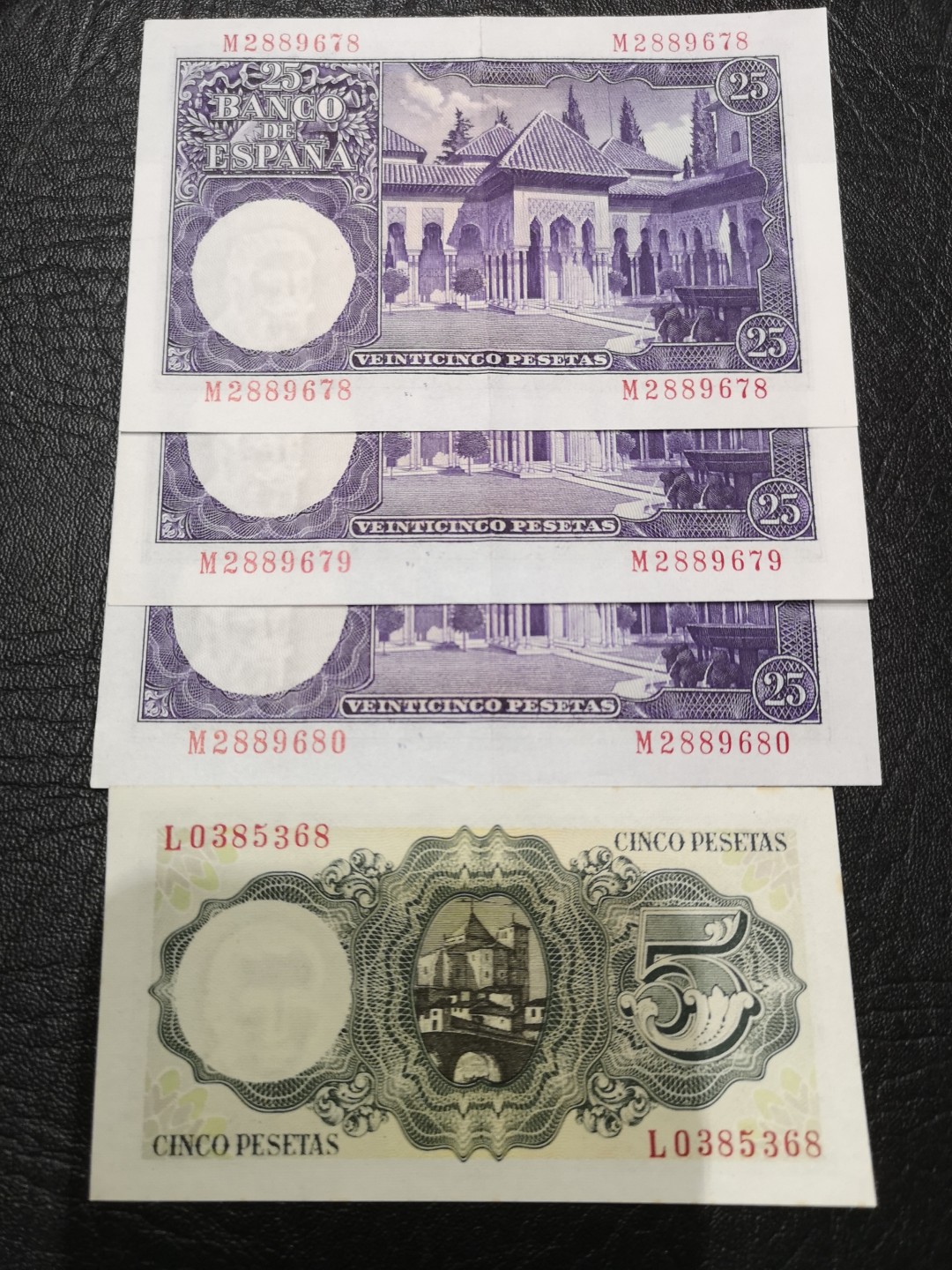 《外钞收藏家》第一百九十六期 1954年西班牙25比塞塔 三张 AU品相+一张小面额有黄斑一起