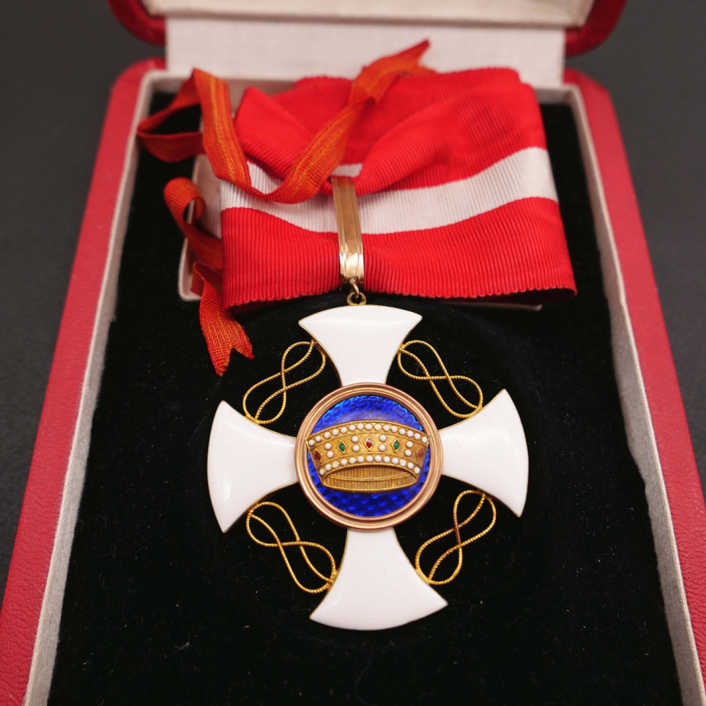 勋章奖章交易所8月20日群拍 金质银质意大利大军官级王冠勋章