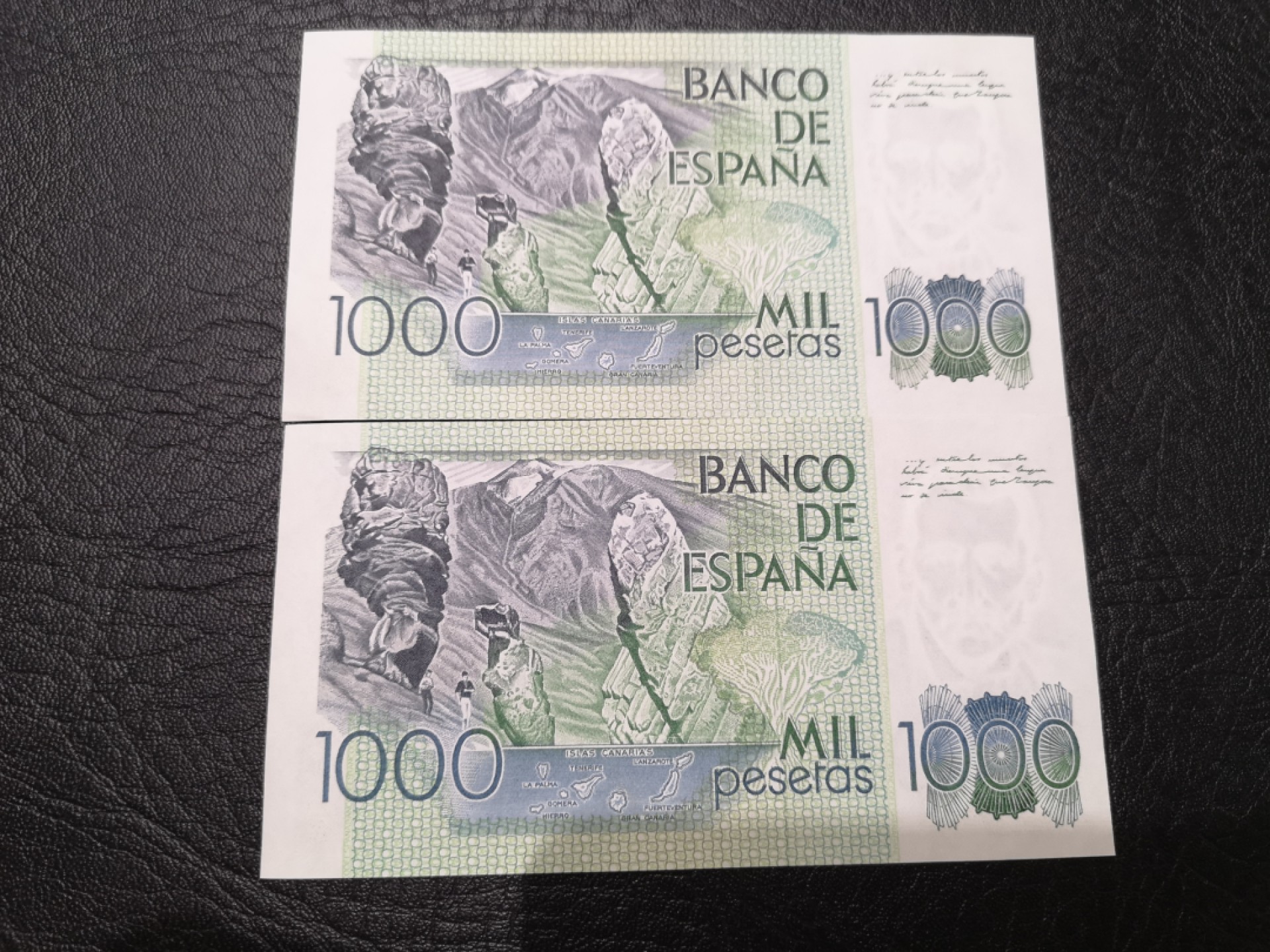 《外钞收藏家》第一百九十六期 1979年西班牙1000比塞塔 两张 全新 有不平整的压痕 不明显
