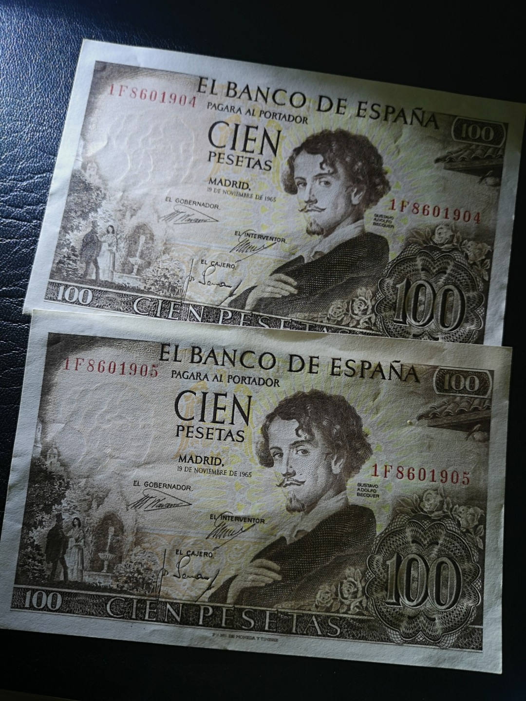 《外钞收藏家》第一百九十六期 1965年西班牙100比塞塔 连号两张 近全新有几个小压痕