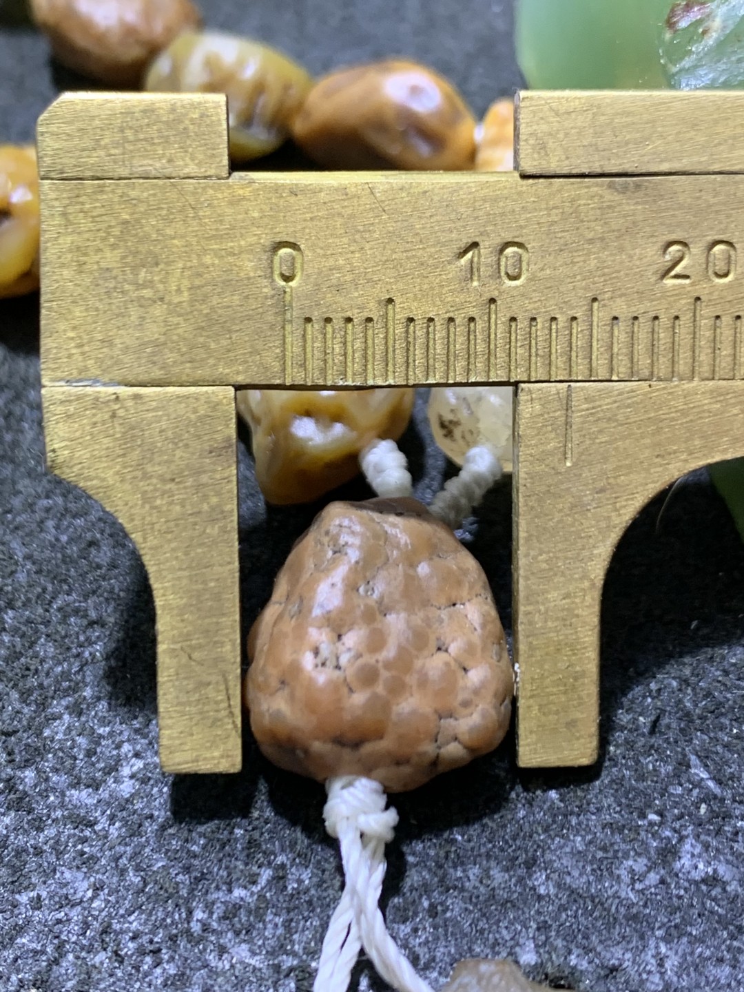 精美阿拉善戈壁筋脉玛瑙原石108项链一条，