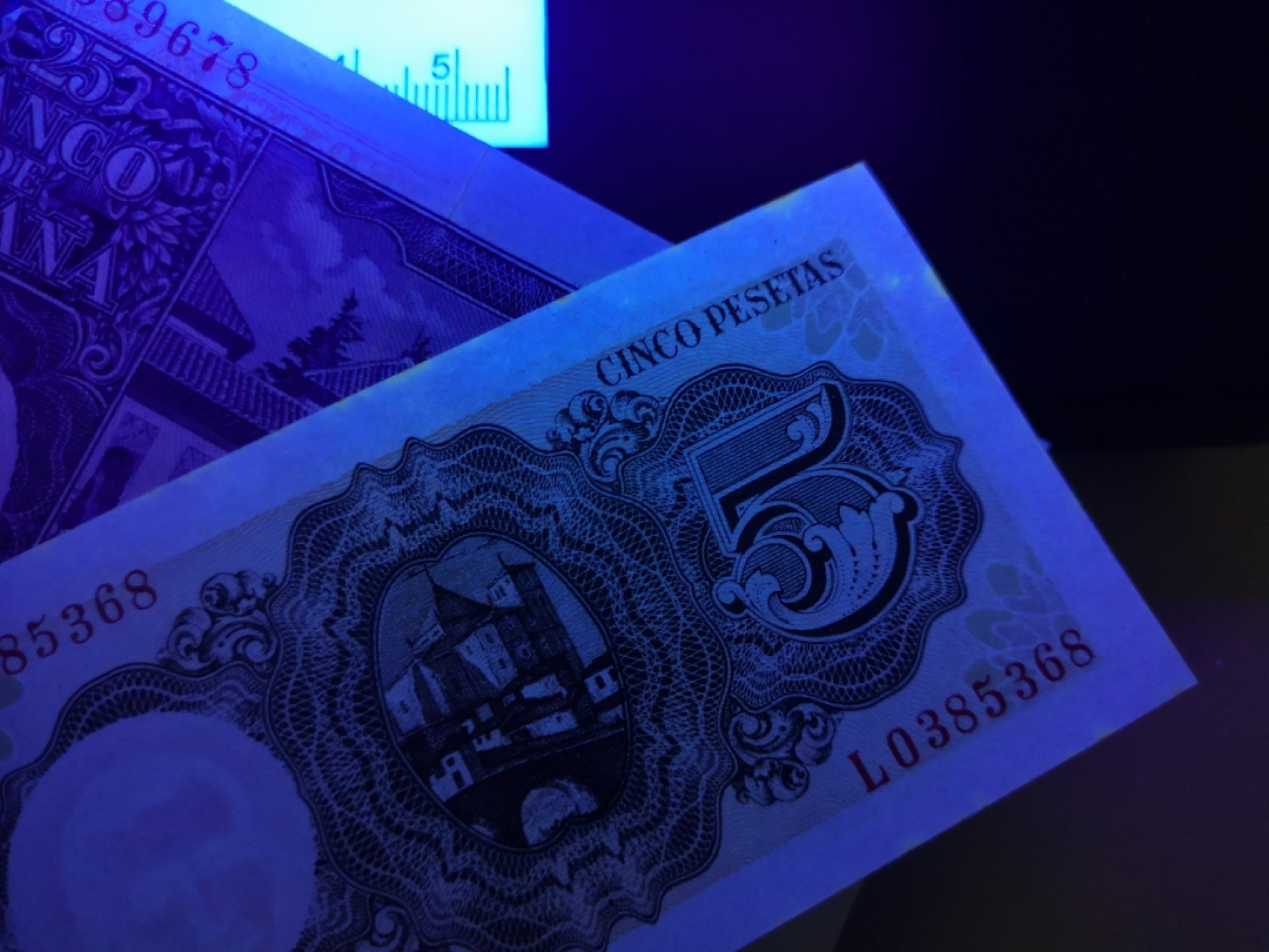 《外钞收藏家》第一百九十六期 1954年西班牙25比塞塔 三张 AU品相+一张小面额有黄斑一起