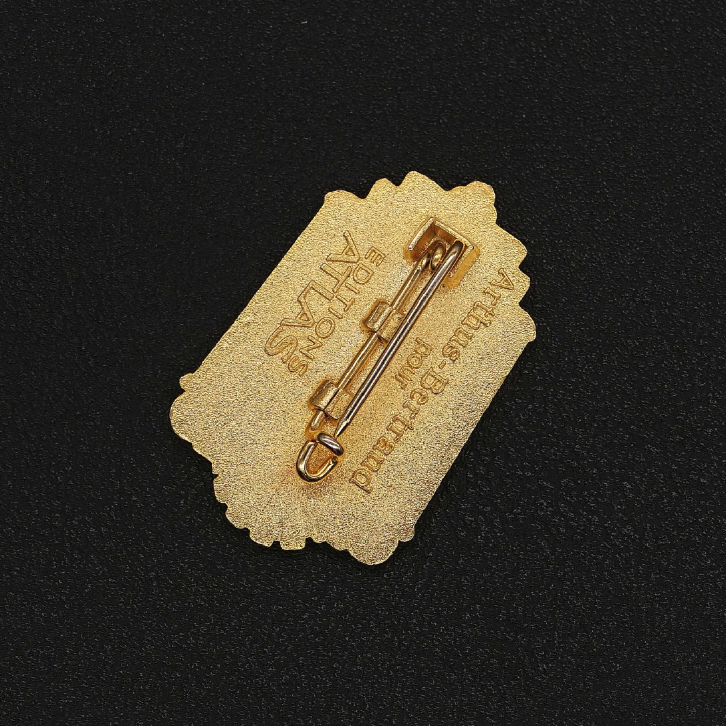 勋章奖章交易所8月20日群拍 法国第3陆战队炮兵团证章