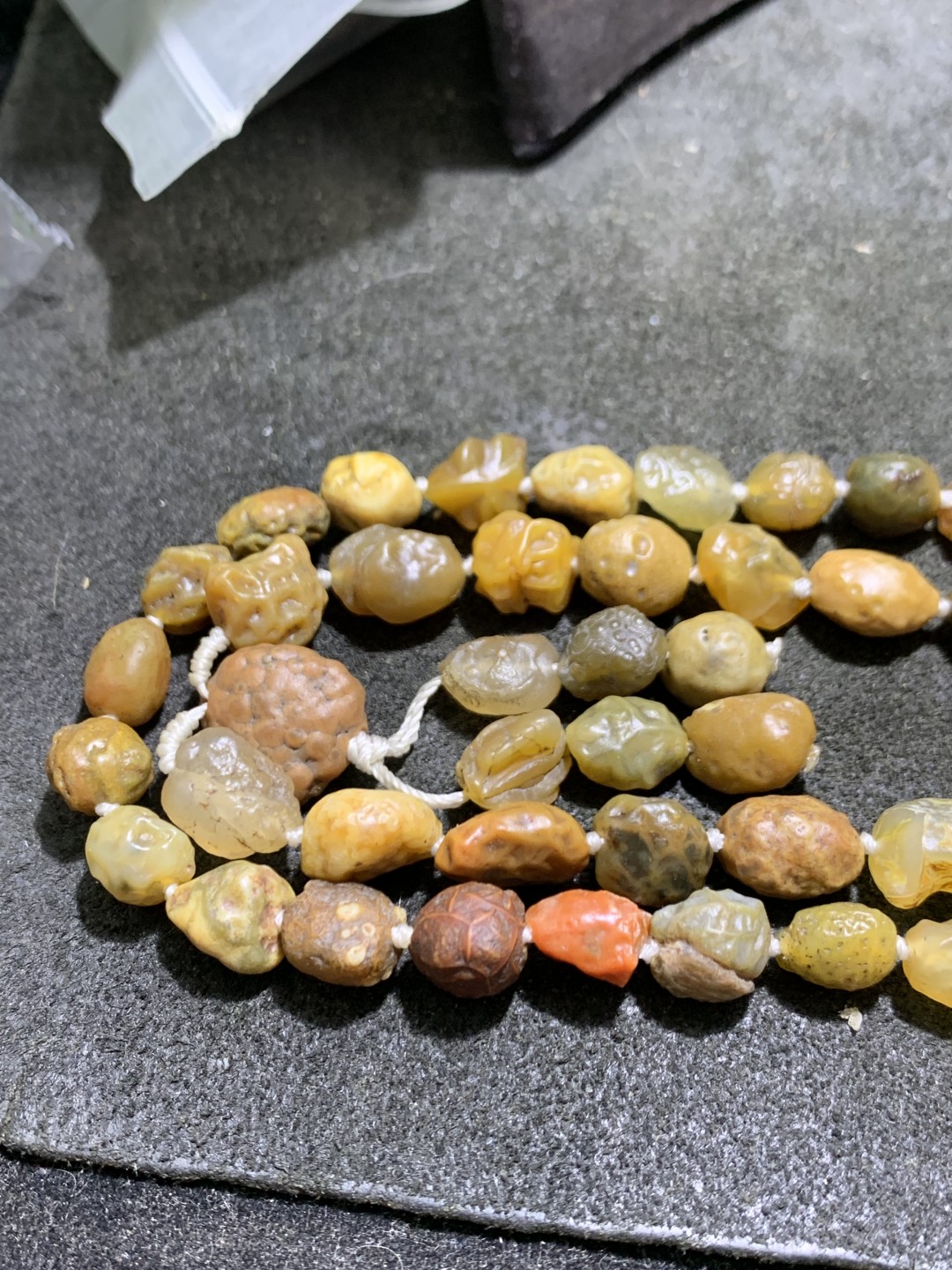 精美阿拉善戈壁筋脉玛瑙原石108项链一条，