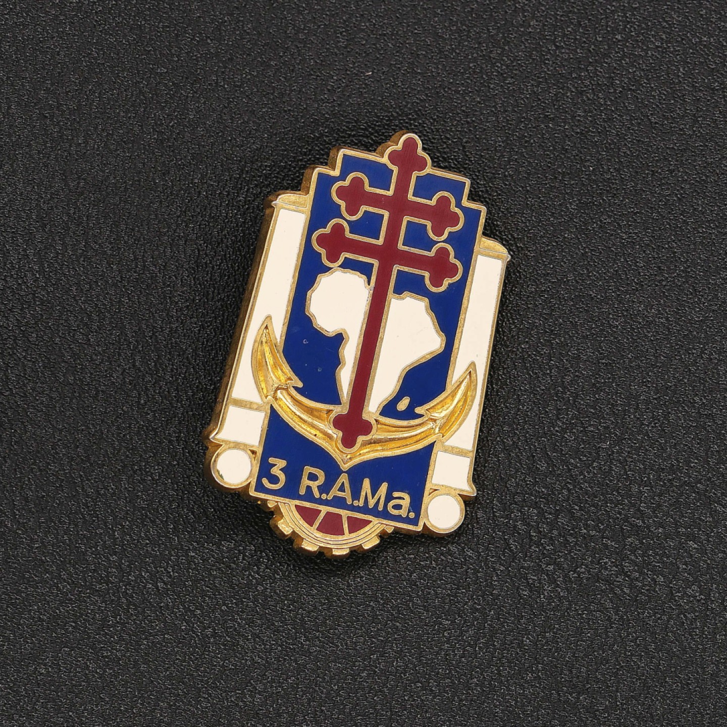 勋章奖章交易所8月20日群拍 法国第3陆战队炮兵团证章