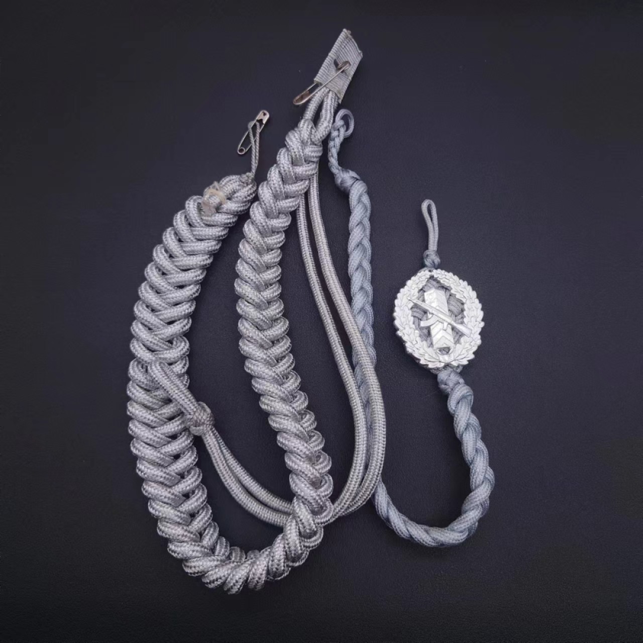 勋章奖章交易所8月20日群拍 东德边防军饰带