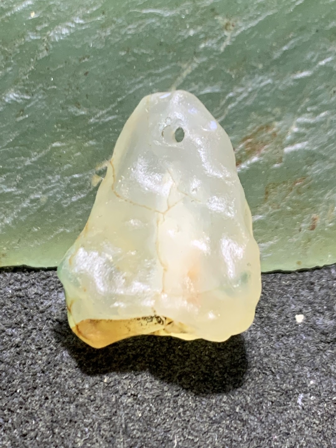 天然阿拉善玛瑙原石吊坠一个