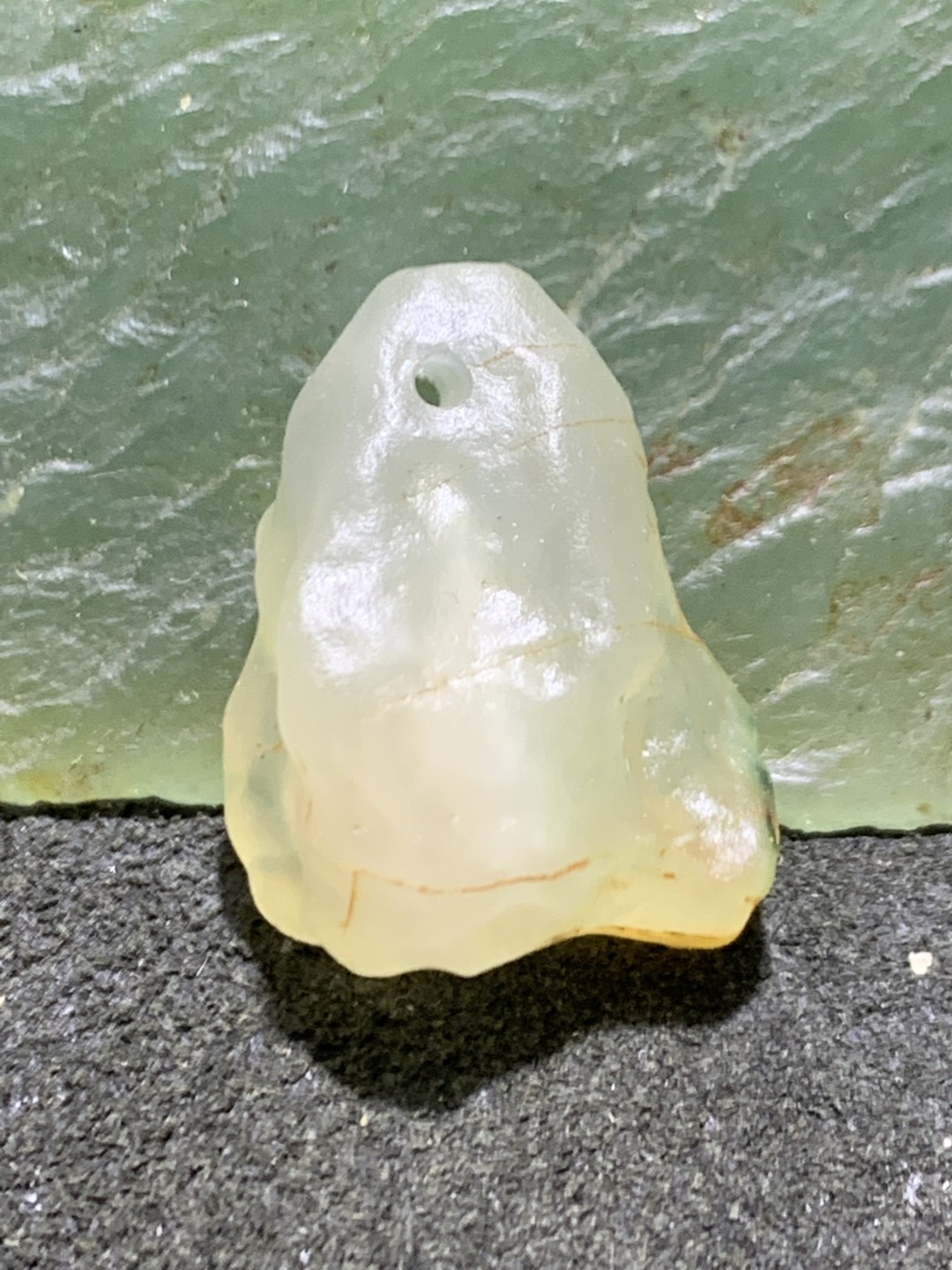 天然阿拉善玛瑙原石吊坠一个