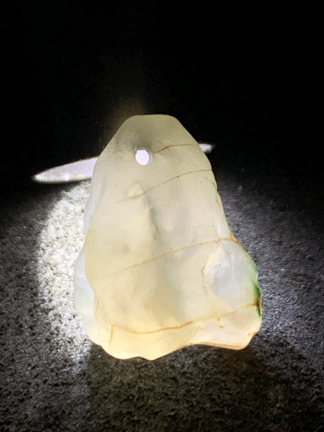 天然阿拉善玛瑙原石吊坠一个