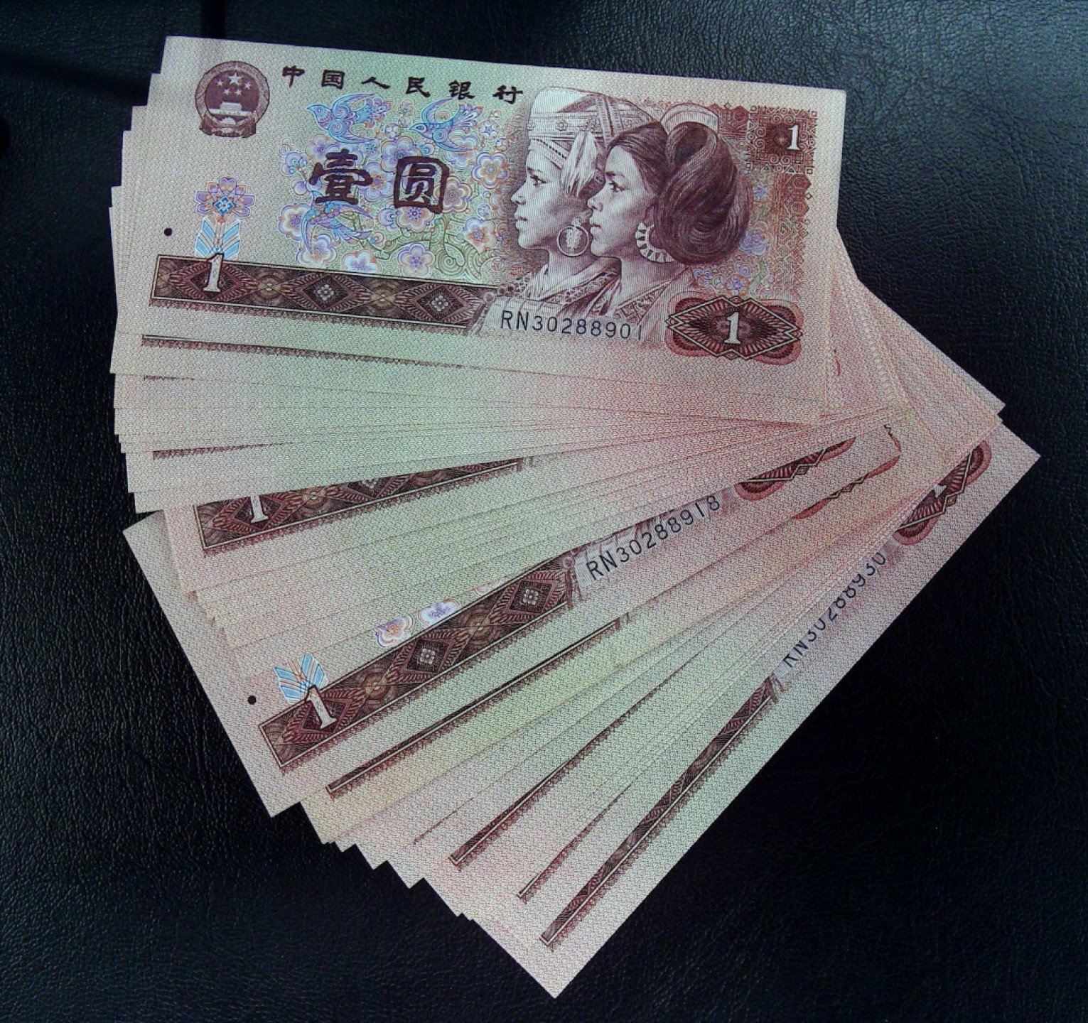 《张总收藏》69期——高分外币 第四套人民币1元30连号号码不错 尾02—尾29UNC 尾01尾30中软折AU