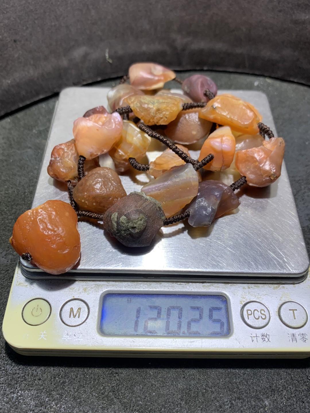 精美戈壁大颗粒樱桃红玛瑙原石项链一条！
