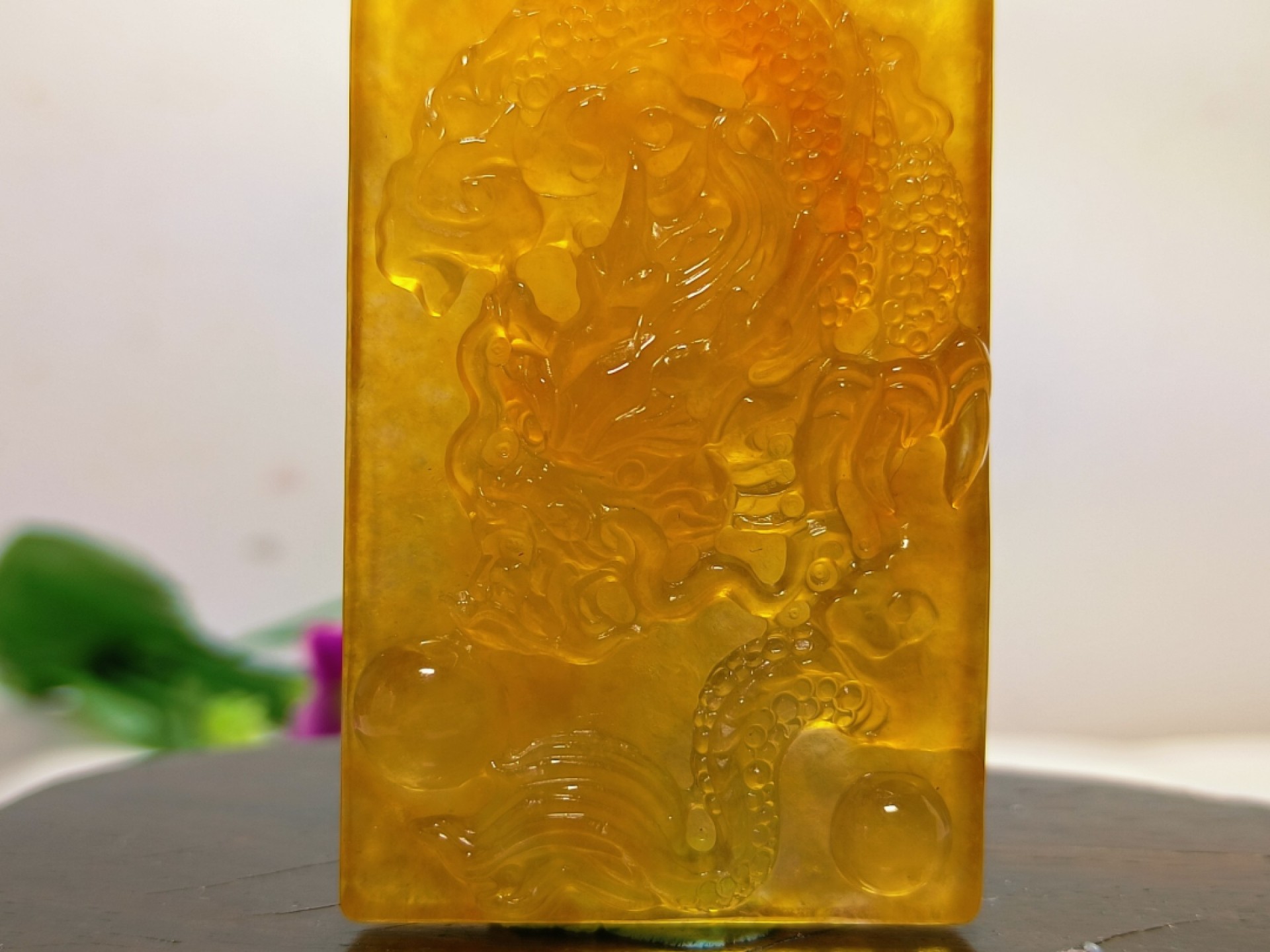 龙石种黄翡翠龙牌