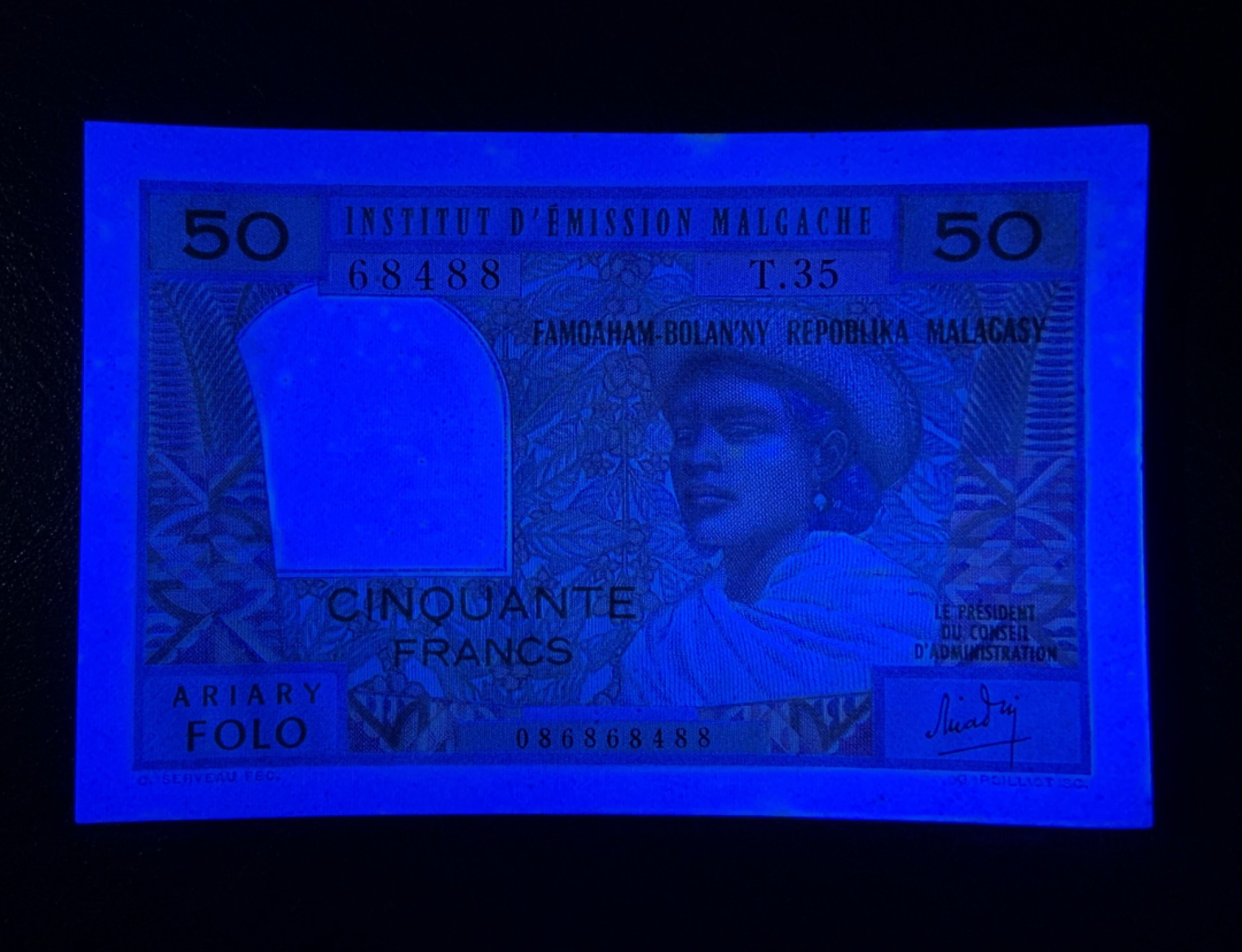 收藏联盟Quantum Auction 第186期拍卖(已更新) 马达加斯加的1969年10里亚尔 品相全新UNC- 边缘轻微黄点 