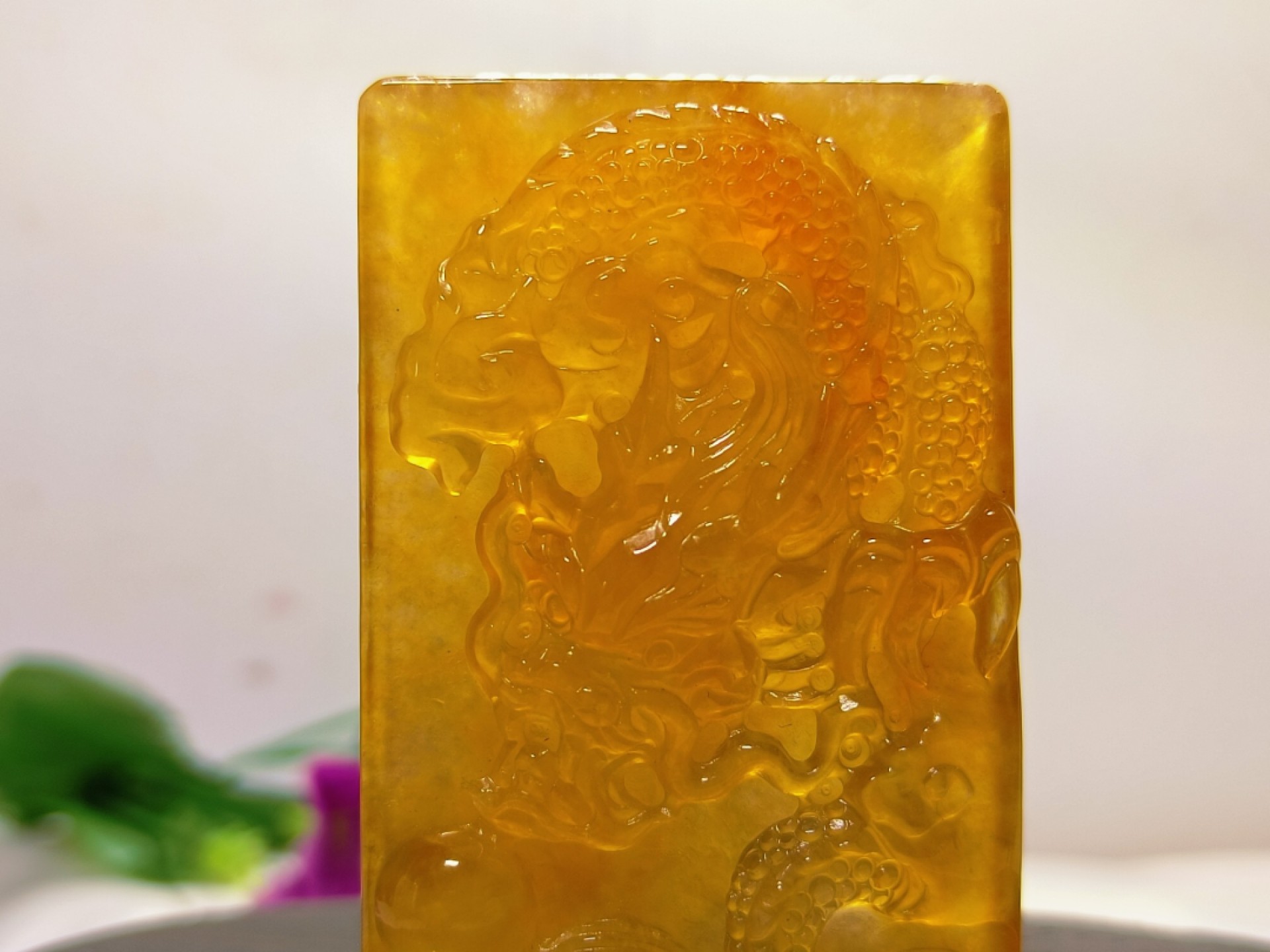 龙石种黄翡翠龙牌