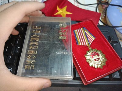 无限收藏-《纽卡斯尔》勋赏制服邮币拍卖 - 中国人民公安部三等功奖章-带盒