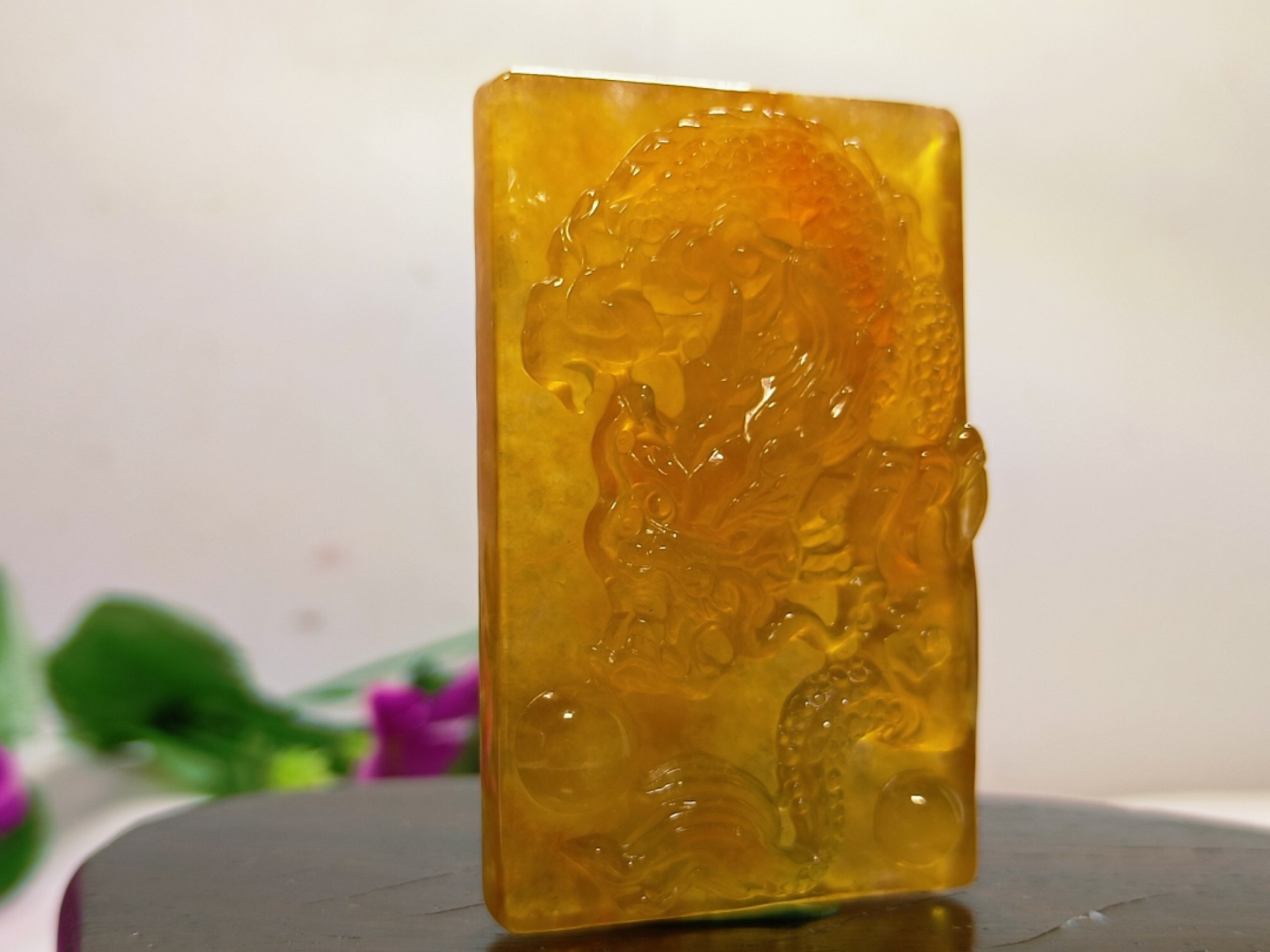 龙石种黄翡翠龙牌