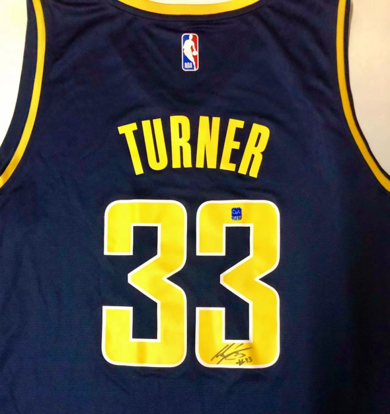 零元拍：高端版 NBA盖帽王迈尔斯·特纳 亲穿正版签字球衣！