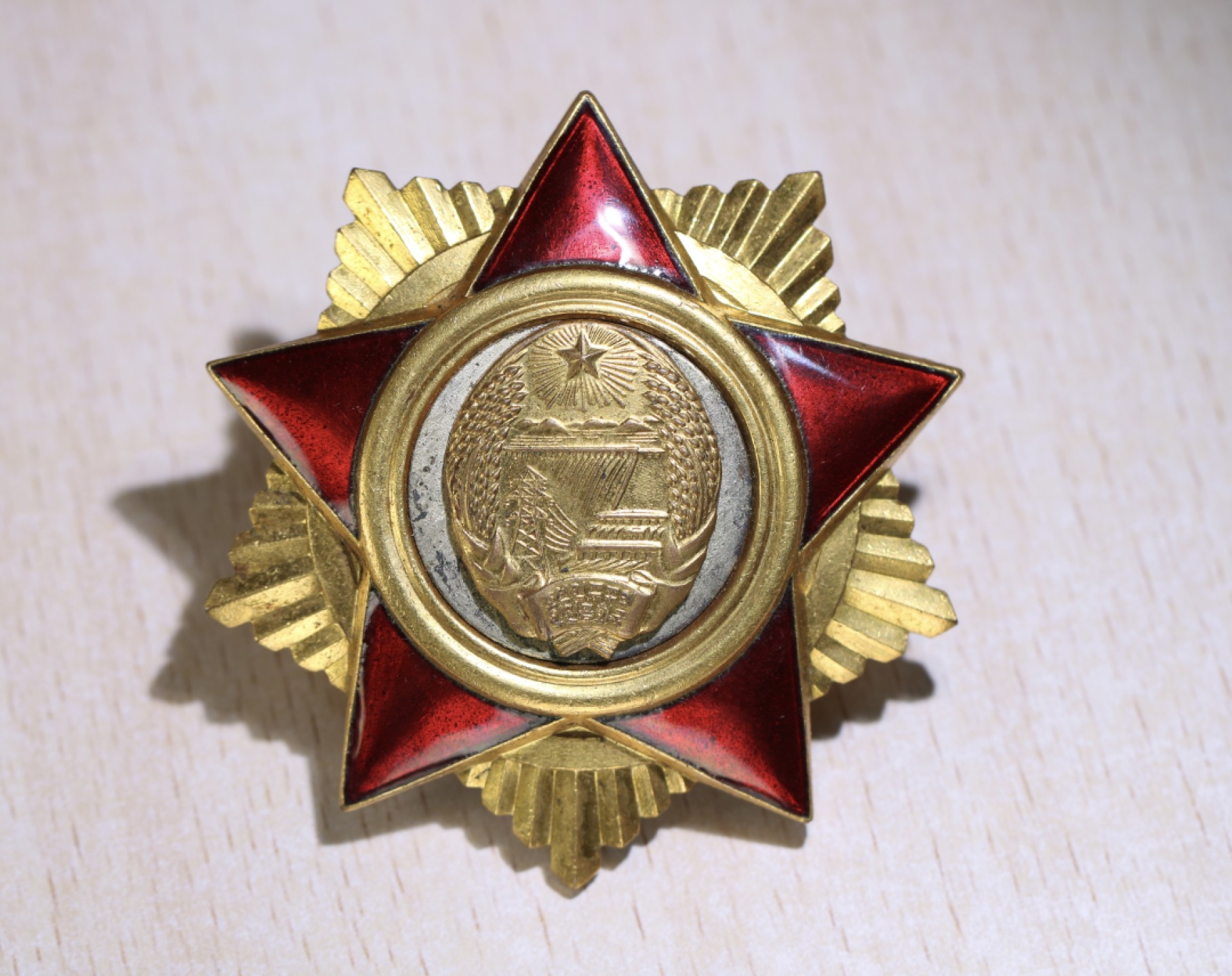 大猫徽章拍卖第200期 朝鲜🇰🇵人民军创建纪念勋章