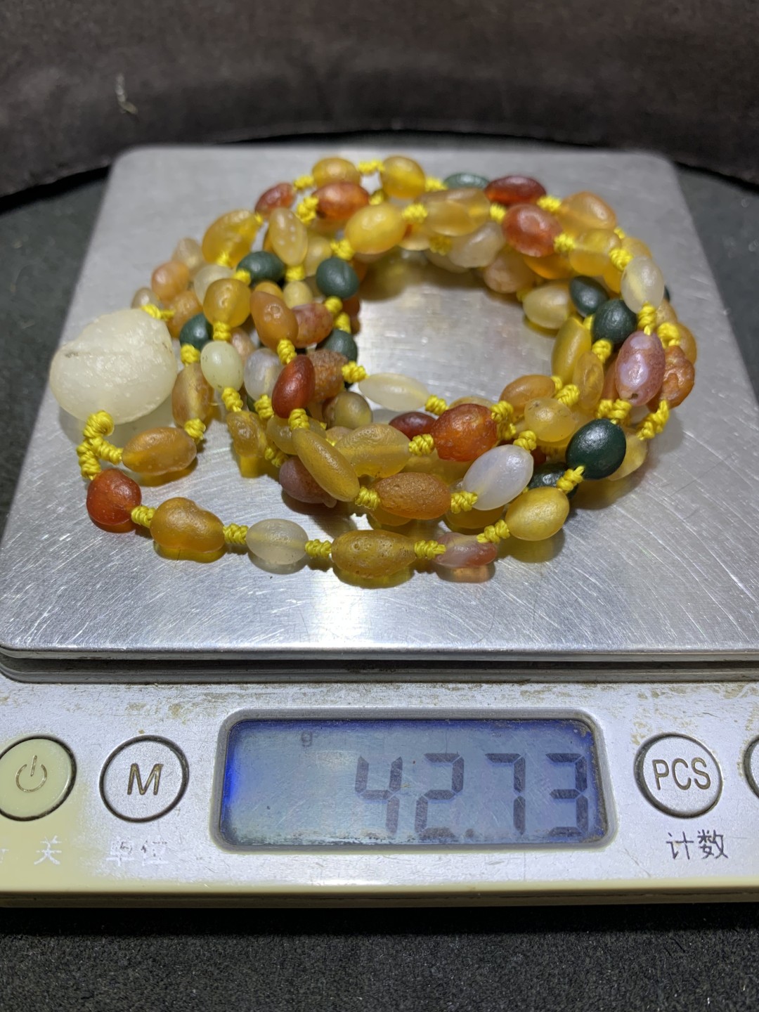 精美天然阿拉善108彩珠玛瑙项链(手串)一条，