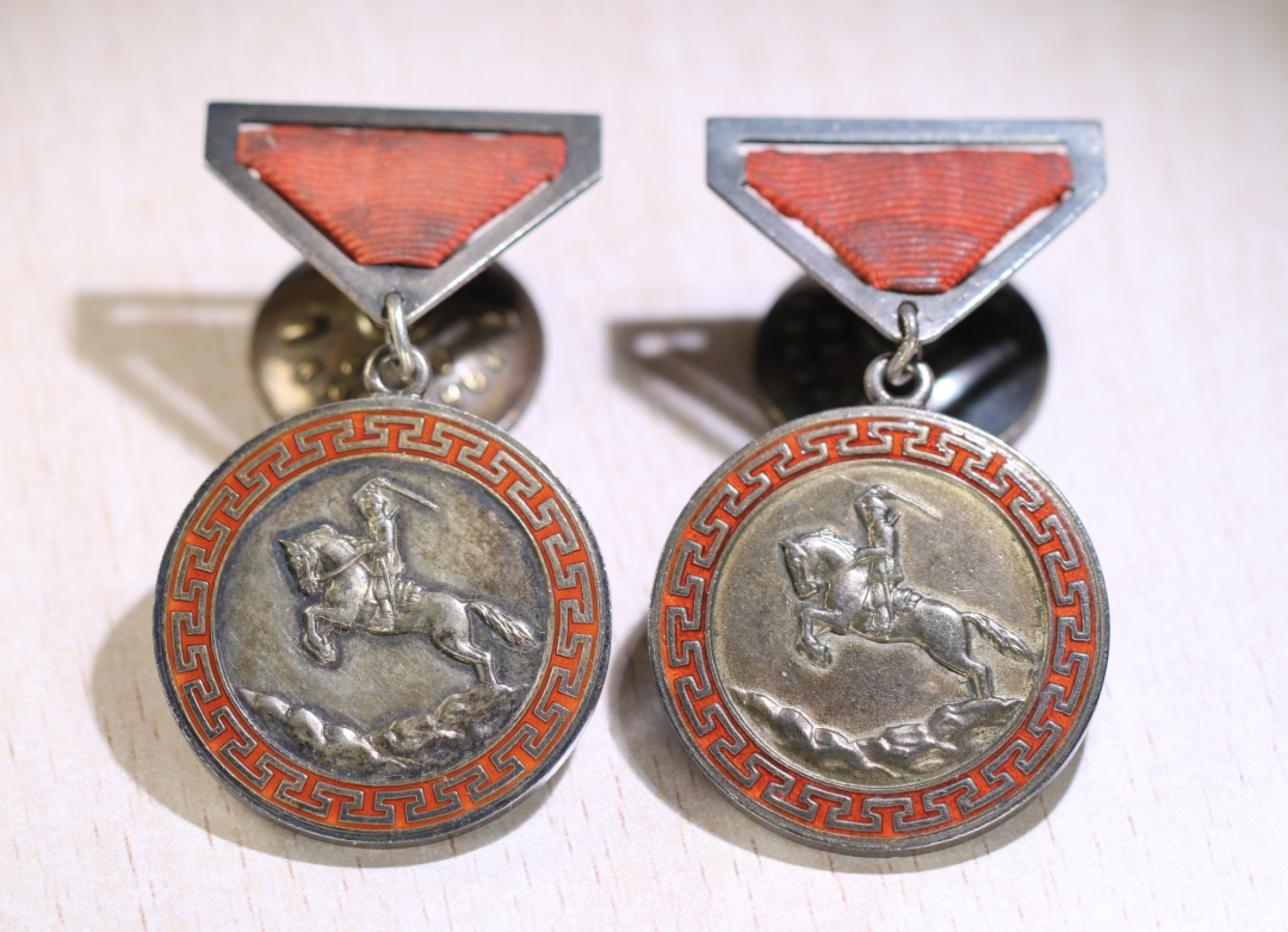 大猫徽章拍卖第200期 蒙古🇲🇳战功奖章一对 早期银质一对