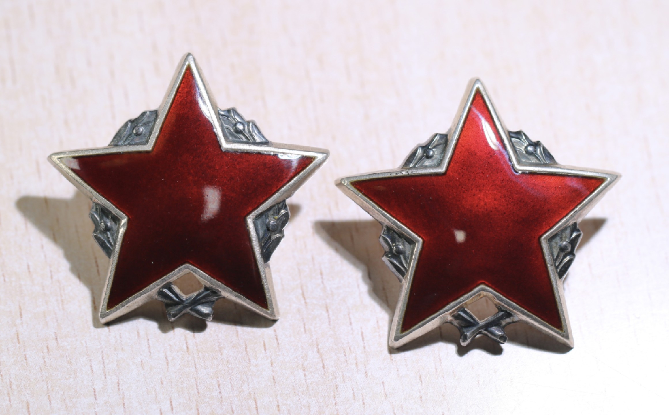 大猫徽章拍卖第200期 南斯拉夫游击队之星勋章二级一对 全品