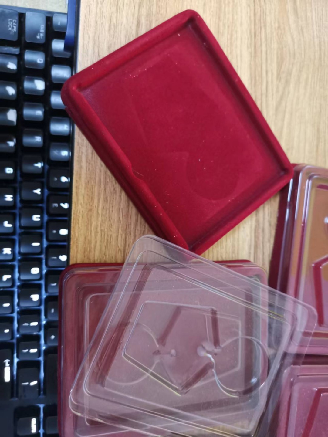 苏联勋章2022年8月拍卖   第五期8月22日-8月25日晚上9点 苏联奖章盒子五个