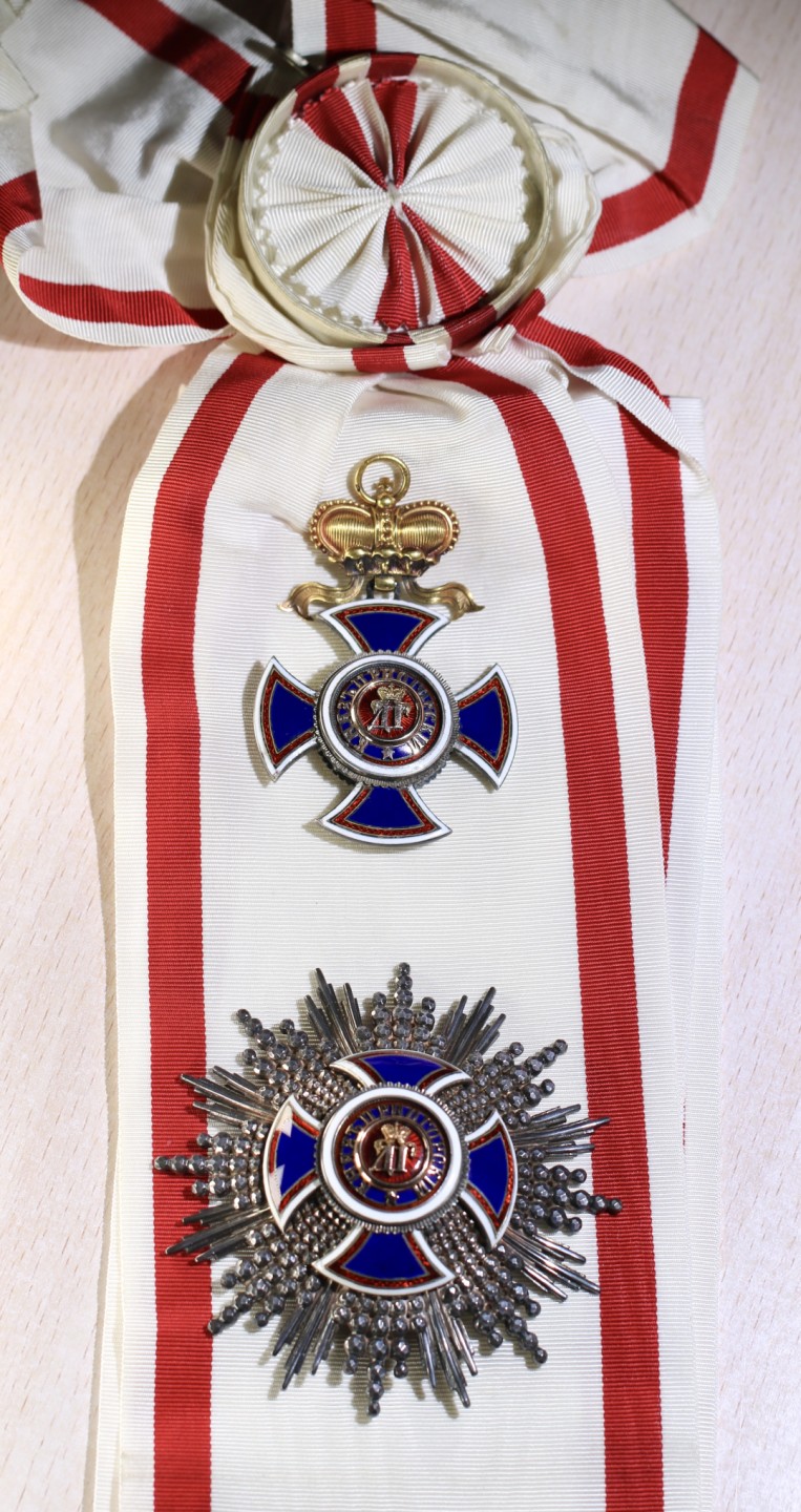 大猫徽章拍卖第200期  黑山王国大十字级达尼洛王子勋章