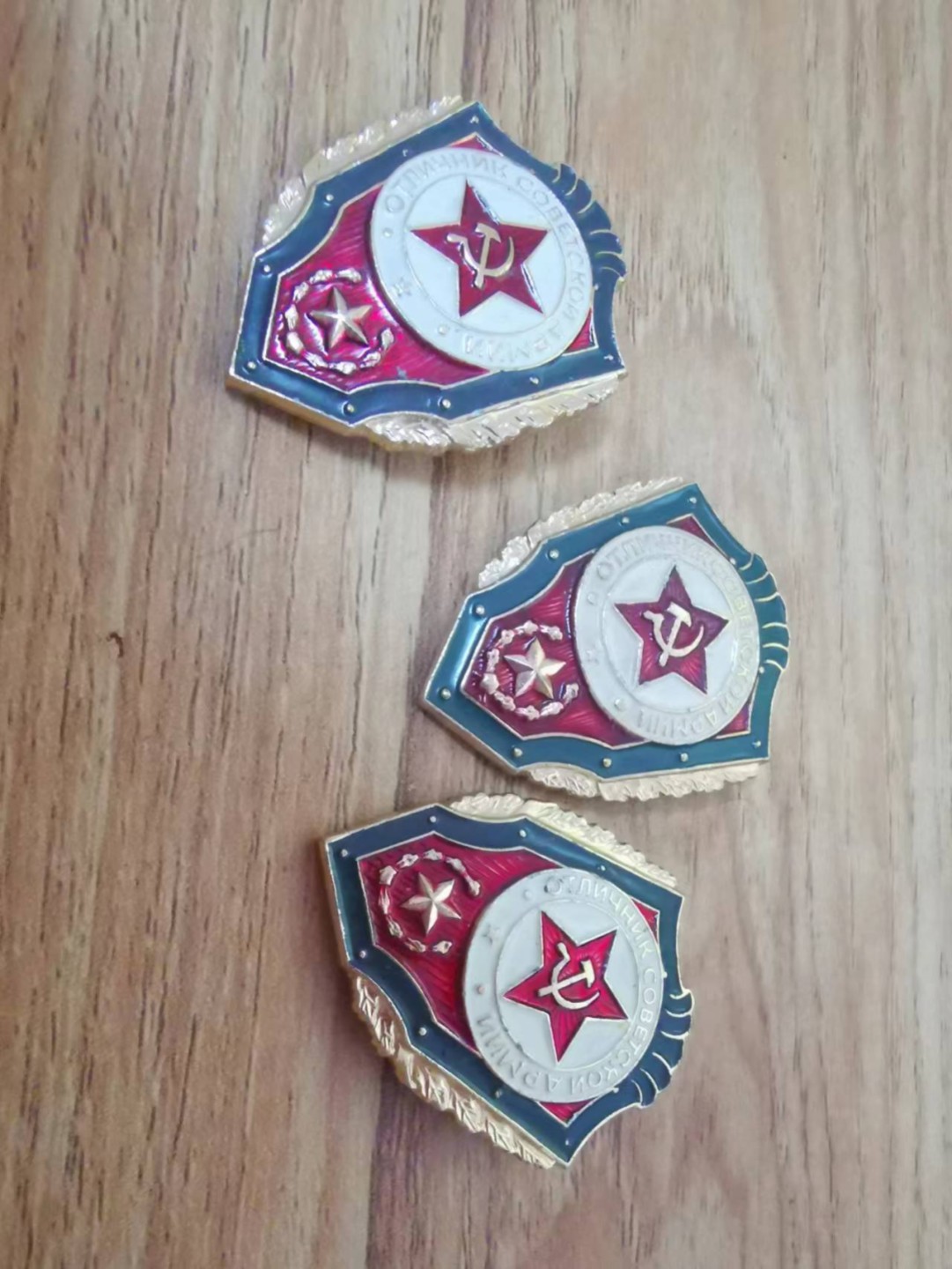 苏联勋章2022年8月拍卖   第五期8月22日-8月25日晚上9点 苏联徽章优秀士兵3枚