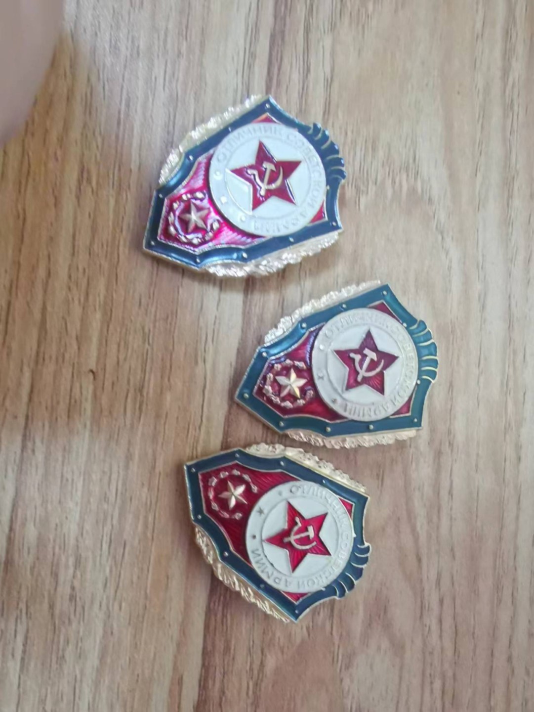 苏联勋章2022年8月拍卖   第五期8月22日-8月25日晚上9点 苏联徽章优秀士兵3枚