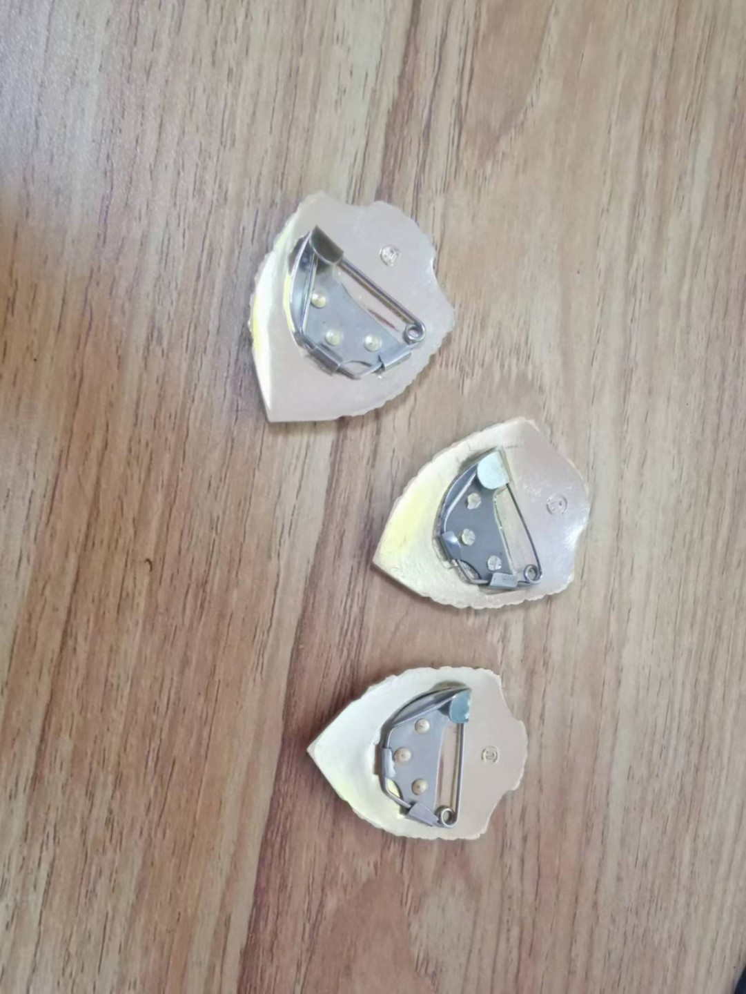 苏联勋章2022年8月拍卖   第五期8月22日-8月25日晚上9点 苏联徽章优秀士兵3枚