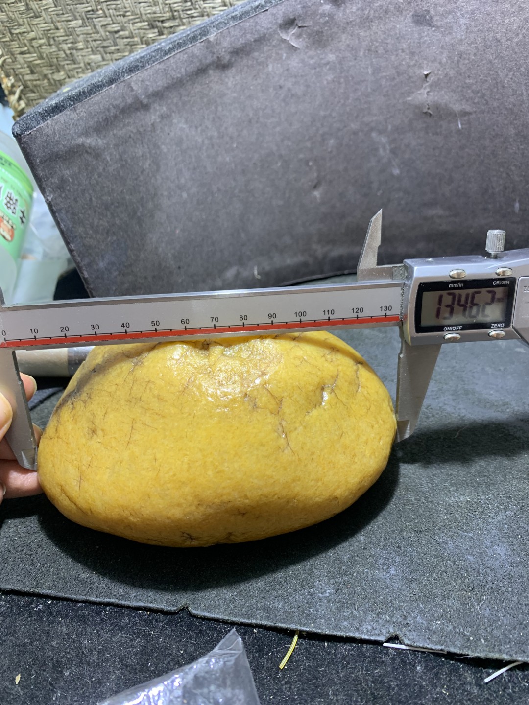 精美天然地表金丝玉老皮黄料大籽料原石一块，