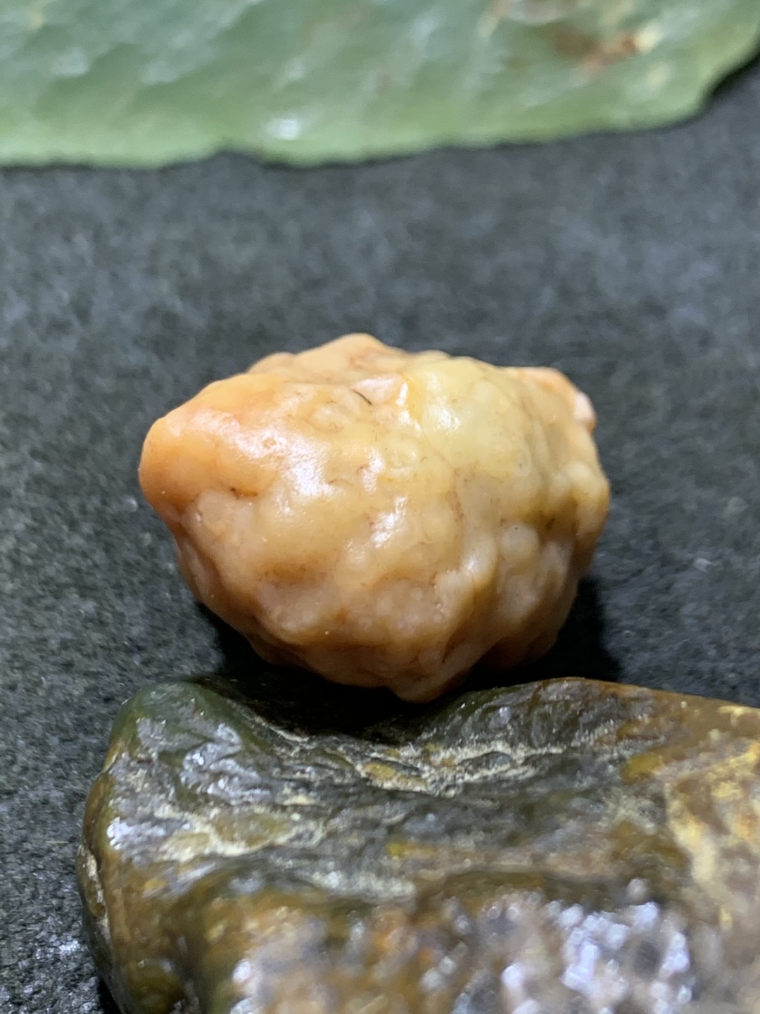 精美罕见戈壁肉筋脉石原石一颗，