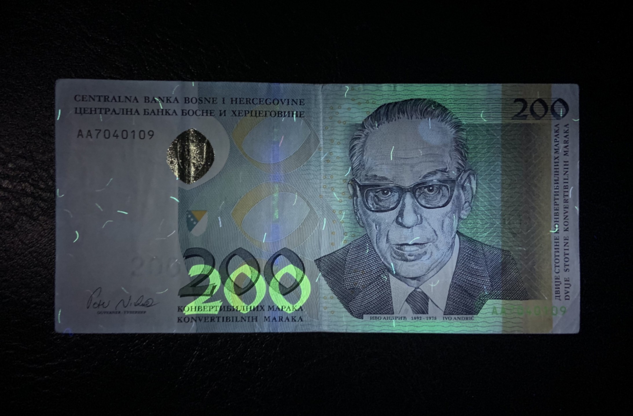 收藏联盟Quantum Auction 第187期拍卖 波黑2002年200马克 品相如图 AA冠 稀少版本