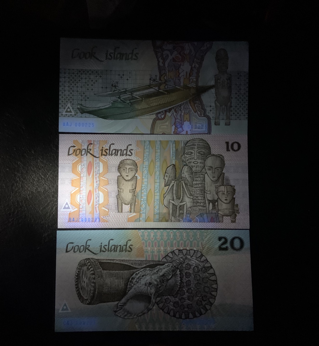 收藏联盟Quantum Auction 第187期拍卖 库克岛1987年尾三同百位号3_10_20元一套 品相全新UNC 带官方纪念册