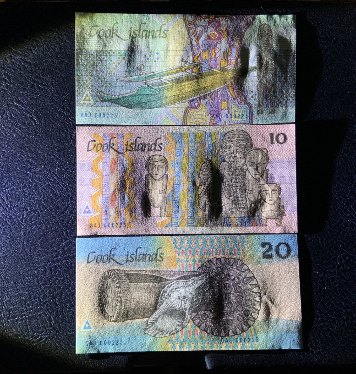 收藏联盟Quantum Auction 第187期拍卖 库克岛1987年尾三同百位号3_10_20元一套 品相全新UNC 带官方纪念册