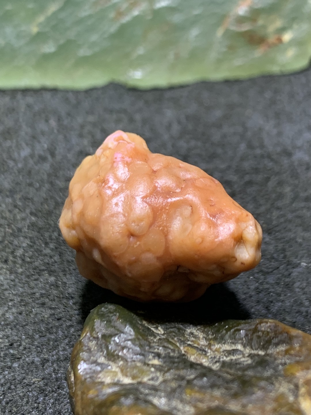 精美罕见戈壁肉筋脉石原石一颗，