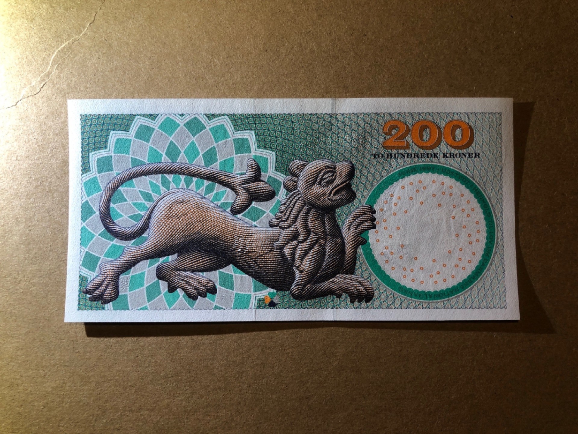 《张总收藏》70期——外币精品 丹麦200克朗 UNC 浮雕版再版 2005年