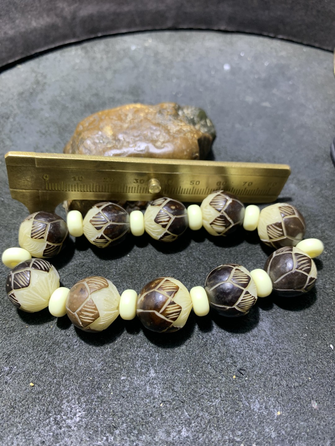 放一条福利！天然精美莲花菩提根单圈手串一条。