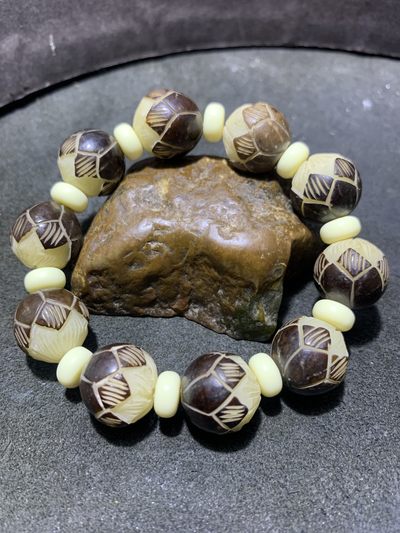 放一条福利！天然精美莲花菩提根单圈手串一条。 - 放一条福利！天然精美莲花菩提根单圈手串一条。
