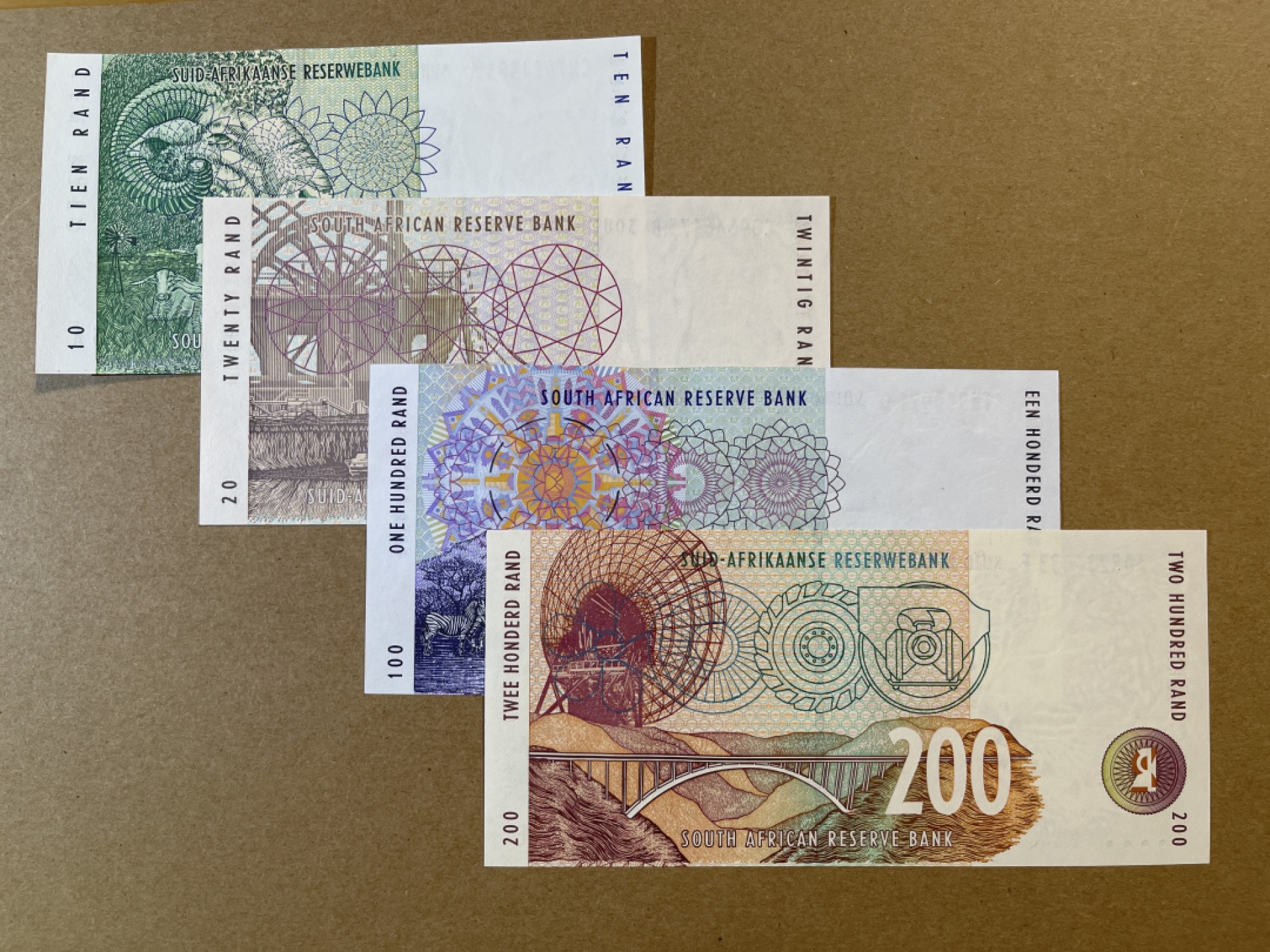 《张总收藏》70期——外币精品 南非10-200兰特4张 UNC 92-99年动物版老版本