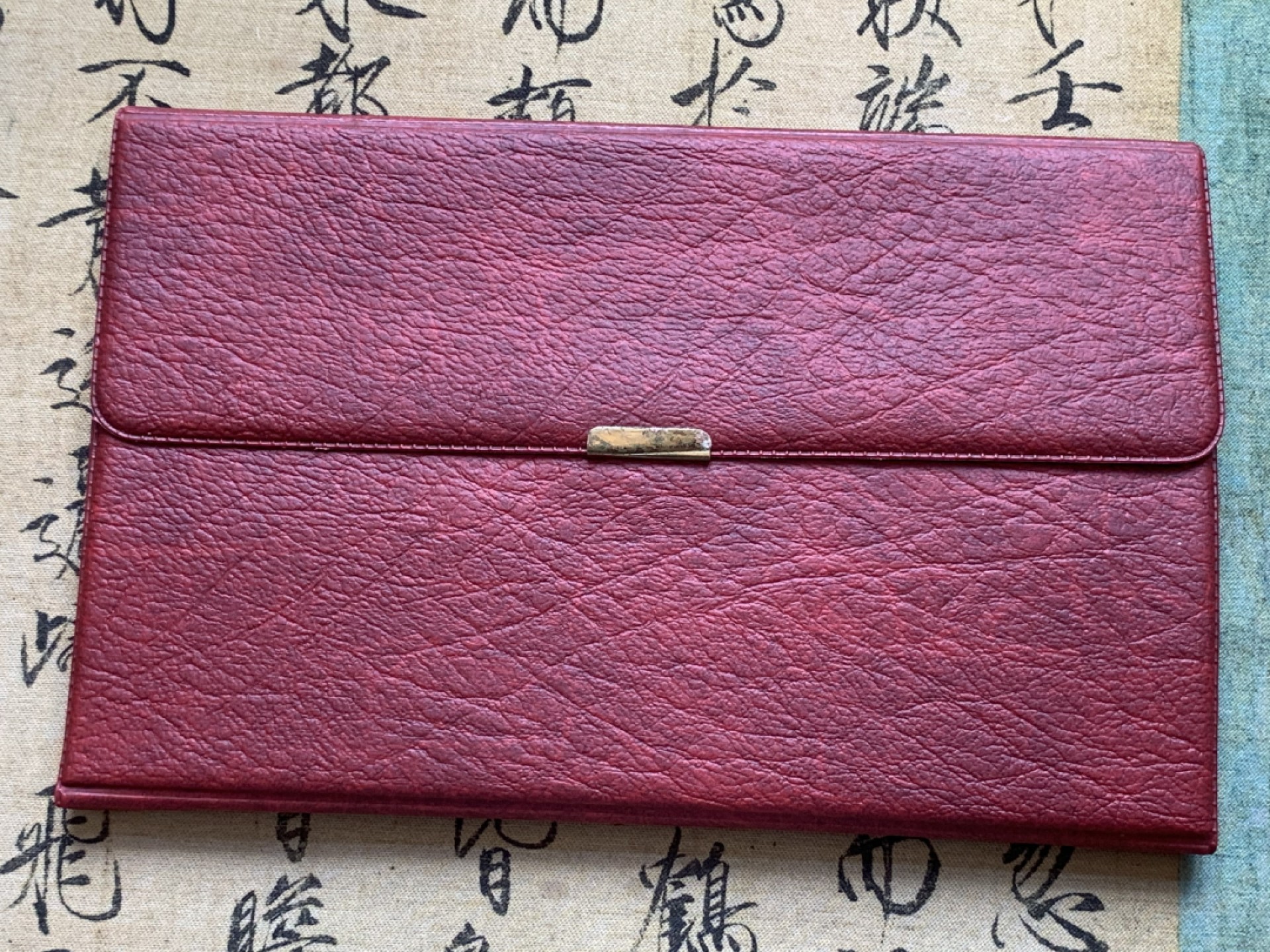 《竞宝斋》第89场-本周日，周一，周四，3场连拍（全场不限金额包邮） 大钱包 原包装带证书 海地 1967年 庆祝十周年革命胜利 5/10/25盾 发行量4000多只有 精制纯银999银币 23.52g/47.05g/117.8g