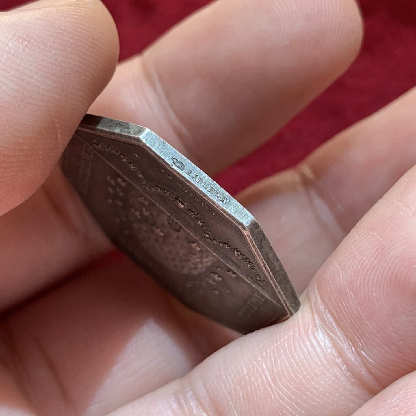 《竞宝斋》第89场-本周日，周一，周四，3场连拍（全场不限金额包邮） 法国 1880-1898年  储蓄银行八角银质代币 小蜜蜂刻画的非常好 直径：30mm 重量：14.3g 边铭：丰饶角银标