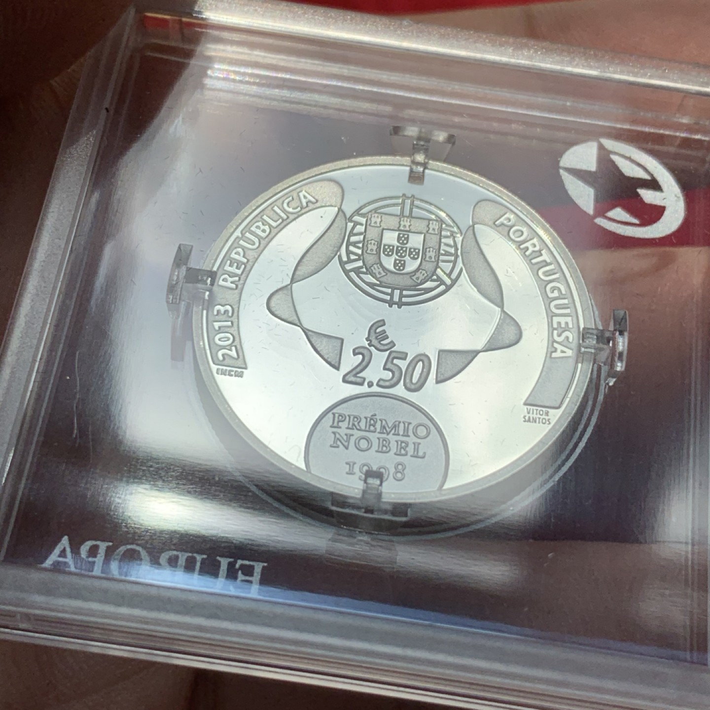 《竞宝斋》第89场-本周日，周一，周四，3场连拍（全场不限金额包邮） 葡萄牙 2013年 诺贝尔文学奖得主 2.5欧元 精制银币 发行量3916枚 12克 925银